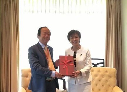 Vietnamese Deputy Minister of Natural Resources and Environment Vo Tuan Nhan and Japan’s state minister of the environment Yukari Sato. (Photo: VNA)