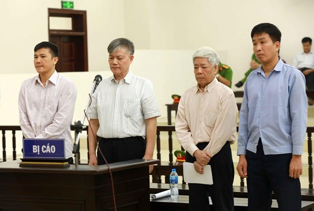Vinashin former Chairman of the Members’ Council Nguyen Ngoc Su (second, left) and other defendants at the appeal trial (Photo: VNA)