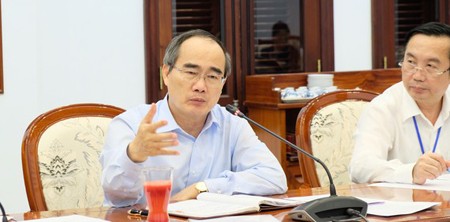 Secretary of HCMC Party Committee Nguyen Thien Nhan delivered his speech in the working session. (Photo: SGGP)