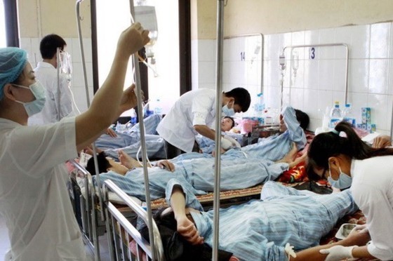 More dengue cases are admited  in hospitals in Dak lak Province (Photo: SGGP)