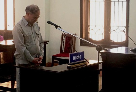 Former headmaster Dinh Bang My at court (Photo: SGGP)
