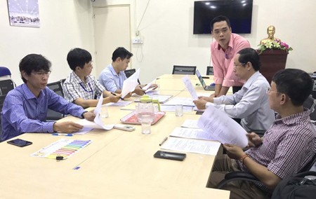 The Judge Board is evaluating papers of the first category. (Photo: SGGP)