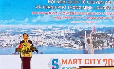 Standing Vice Chairman of the Quang Ninh Province People’s Committee Dang Huy Hau delivered his speech