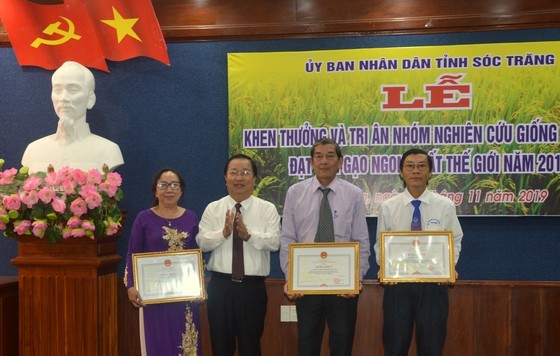 Soc Trang hails researcher team of ST25 rice varieties