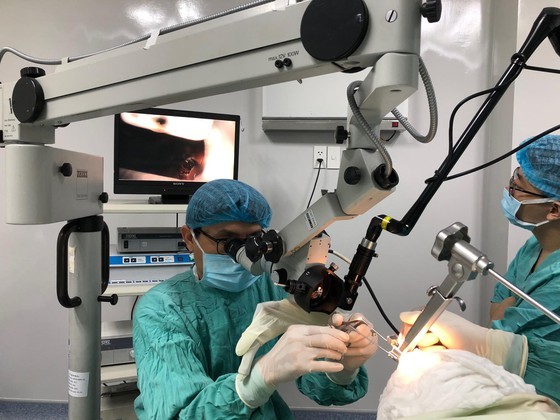 Doctors in central Vietnam use CO2 laser for laryngeal cancer surgery