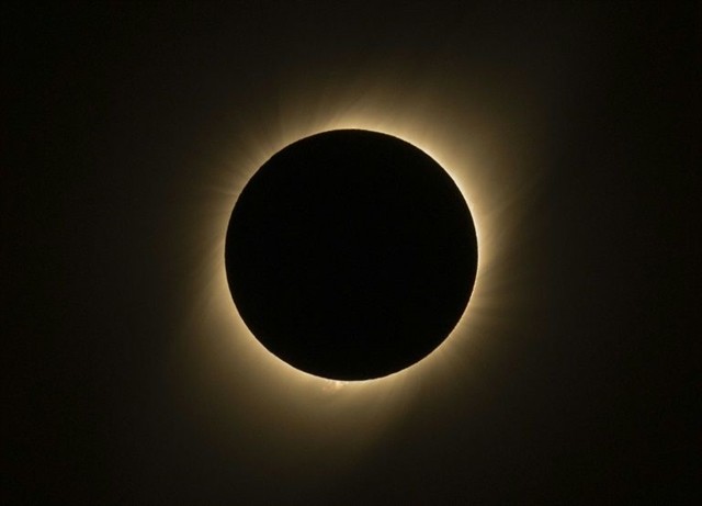 An annular solar eclipse with the sun appearing as a “ring of fire” can be watched from Vietnam — AFP/VNA Photo