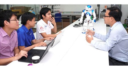 Students are learning in an AI lab of HCMC University of Science. (Photo: SGGP).