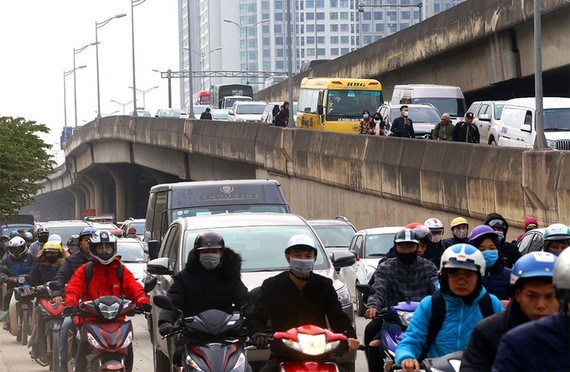 Belt Road No.3 is crowded with vehicles (Photo: SGGP)