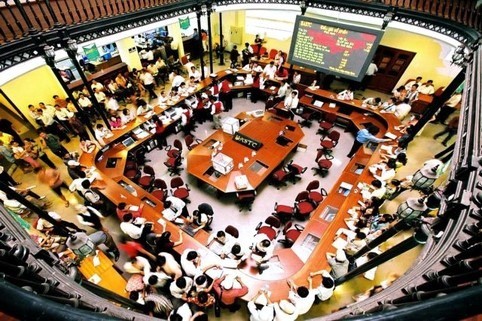 Inside the Ho Chi Minh Stock Exchange (HoSE) during a trading day. The benchmark VN-Index on HoSE has totalled a three-day decline of 1.1 per cent. — VNA/VNS Photo