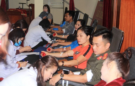 Young people, state-run employees donate 275 blood units in Ha Tinh Province 
