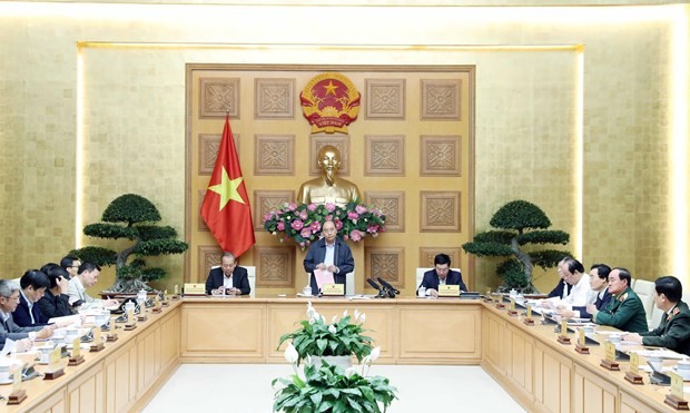 Prime Minister Nguyen Xuan Phuc (standing) chairs the meeting in Hanoi on February 24 (Photo: VNA)