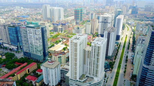 Apartment buildings in Hà Nội. In the first quarter, property enterprises nationwide offered a total of 53,200 units in housing projects. Photo tapchitaichinh.vn