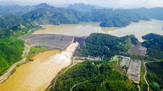 Hoa Binh hydropower plant expansion project to start to raise national power