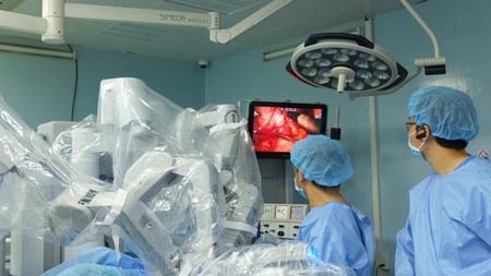 A surgery performed by robot in Binh Dan Hospital. (Photo: SGGP)