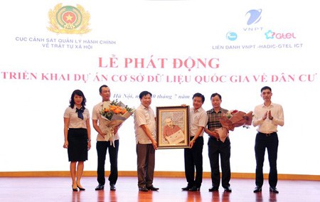 The ceremony to launch the project to build a national database on citizens on July 20 in Hanoi. (Photo: SGGP)