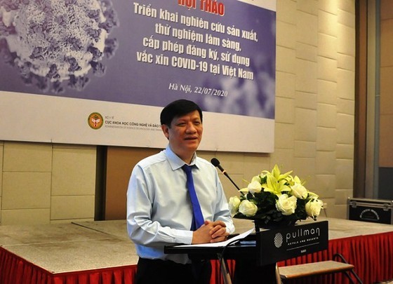 Acting Health Minister Nguyen Thanh Long speaks at the meeting (Photo: SGGP)