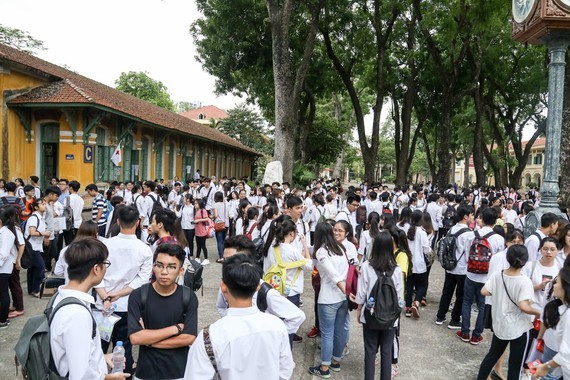 Students at test venue for the national high school exam last year (Photo: SGGP)