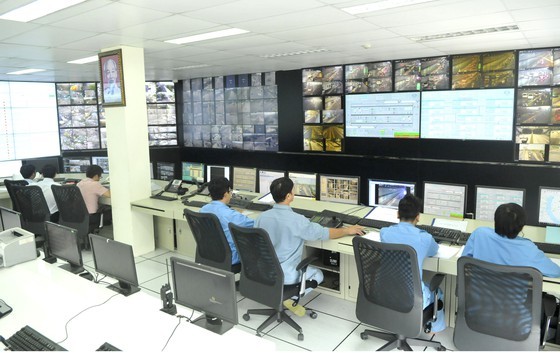 The urban traffic management center will transfer all violating cases to police wardens for imposing fines (Photo: SGGP)