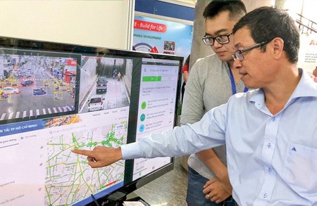 A business is introducing its digital traffic map. (Photo: SGGP)