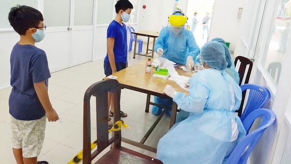 52,681 persons returning from Da Nang fill health declaration forms