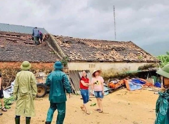Storm Noul blows roofs off 22,000 houses in central region (Photo: SGGP)