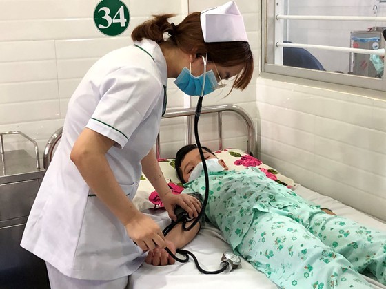 A student is treated in a hosptial in District 2 udner health insurance (Photo: SGGP)