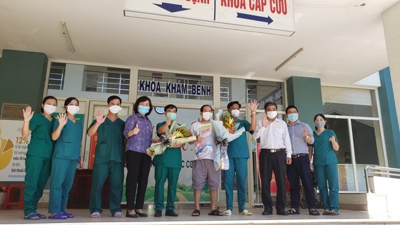 The last Covid-19 patient is discharged from the makeshift hospital (Photo: SGGP)