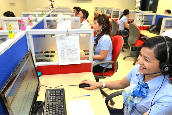Hotline workers at Ho Chi Minh City Electricity Corporation (EVNHCMC) (Illustrative photo: SGGP)
