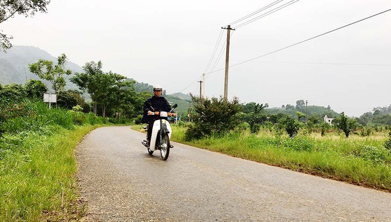 A road in Trugn Thanh Commune in Ha Giang Province was built from social contribution (Photo: SGGP)