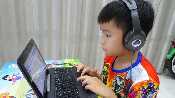 HCMC switches to online learning (Photo: SGGP)