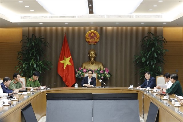 Deputy Prime Minister Vu Duc Dam, head of the National Steering Committee for COVID-19 Prevention and Control (centre), chairs the meeting. — VNA/VNS Photo