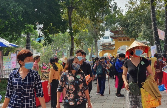 Face mask in public places now a must: Ministry