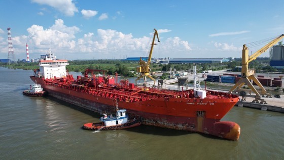 General port in Hau Giang receives 20,000-ton ship | SGGP English Edition