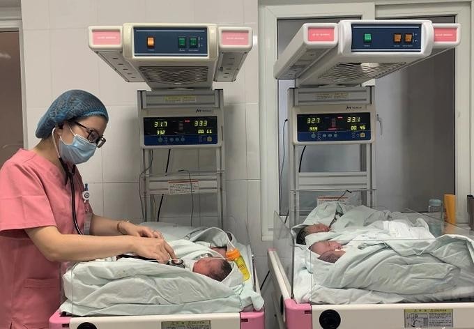 Low birth rate, rapid population aging is seen in HCMC sinh con.webp