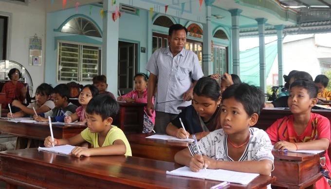 Tra Vinh introduces Khmer language teaching program in education ...