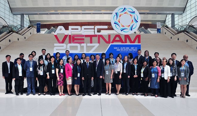 Participants in SOM 2 in Hanoi pose for a photo (Photo: VNA)
