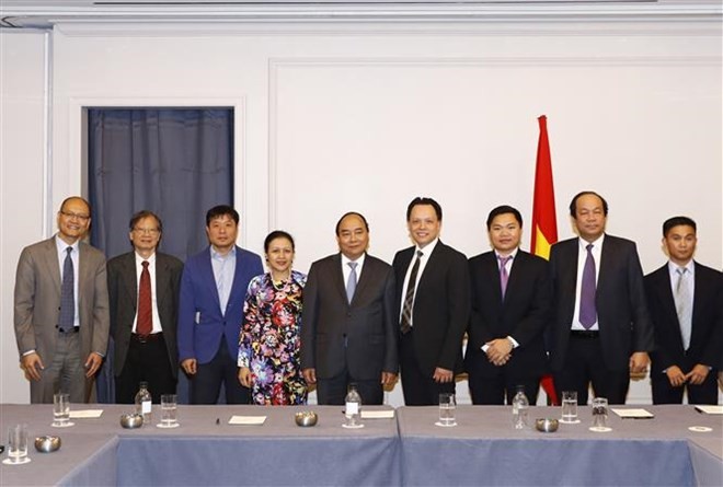Scene at the meeting between Prime Minister Nguyen Xuan Phuc and the Vietnamese permanent representative delegation to the UN and Vietnamese businesses in the US (Photo: VNA)