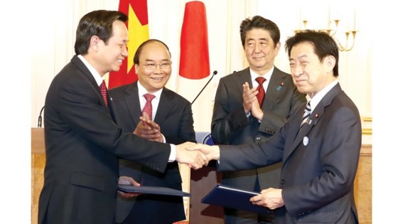 Prime Ministers of Vietnam and Japan witnessed exchange of 14 signed documents between ministries and agencies of the two countries