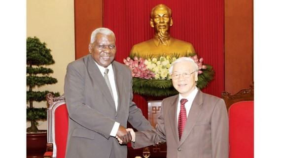 The General Secretary of the Central Committee of the Communist Party of Vietnam Nguyen Phu Trong welcomes Cuban NA Speaker Esteban Lazo Hernandez 
