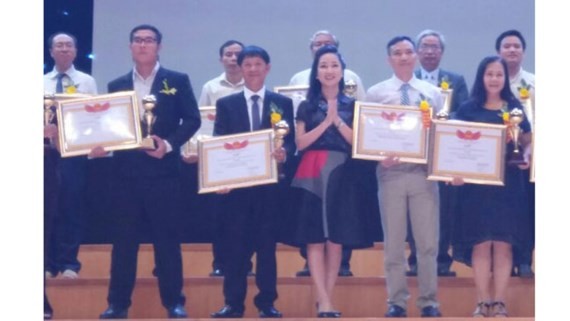 Outstanding Vietnamese Intellectual Award aims to encourage and honor young outstanding intellectuals across the country for their socio- economic achievements.