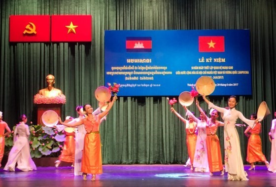 Ceremony marks establishment of diplomatic ties between Vietnam and Cambodia