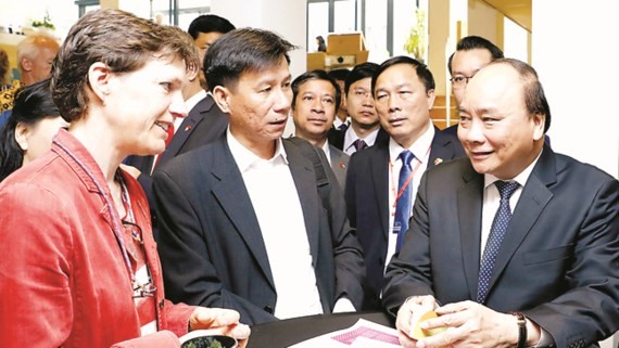 Vietnamese Prime Minister Nguyen Xuan Phuc visits Wageningen University in the Kingdom of the Netherlands 