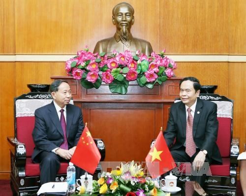 President of the VFF Central Committee Tran Thanh Man (R) receives Yuan Guiren, Vice Chairman of the International Affairs Committee of the Chinese People's Political Consultative Conference. (Source: VNA)