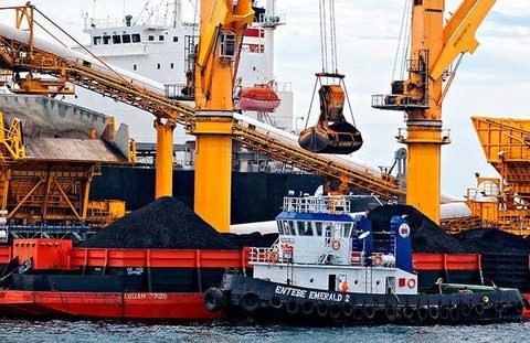Coal is prepared for shipment at a port in Indonesia. (Photo: thejakartapost.com)