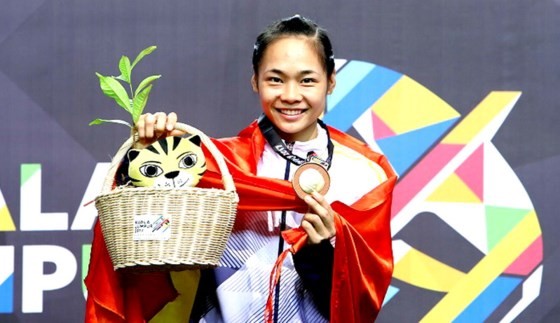 Vietnamese athlete Pham Thi Tuoi wins a gold medal in the women’s Pencak Silat at the 2017 Southeast Asian Games