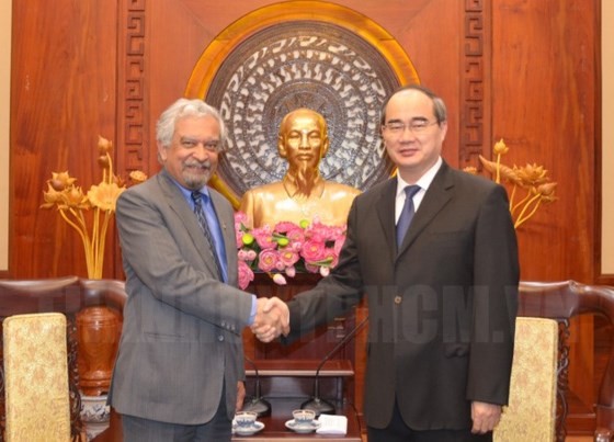 Secretary of the Ho Chi Minh City Party Committee Nguyen Thien Nhan (R) and  Mr. Kamal Malhotra, United Nations Resident Coordinator and Resident Representative at United Nations Development Program in Vietnam 