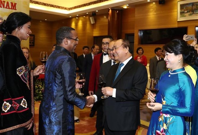 Prime Minister Nguyen Xuan Phuc and foreign guests at the event (Photo: VNA)