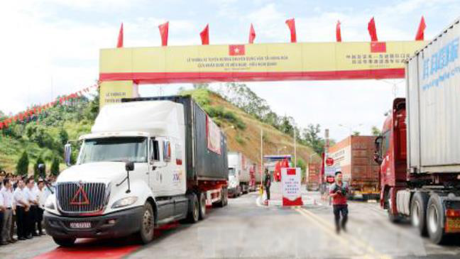 Freight road at Vietnam- China Border Gate opens to traffic