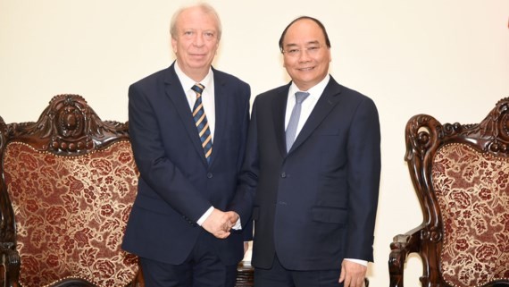 Vietnamese Prime Minister Nguyen Xuan Phuc and Bulgarian ambassador in Vietnam Mr. Evgueni Stefanov Stoytchev (photo:VGP)