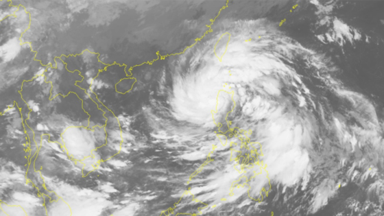 Typhoon Khanun is heading towards East Sea 